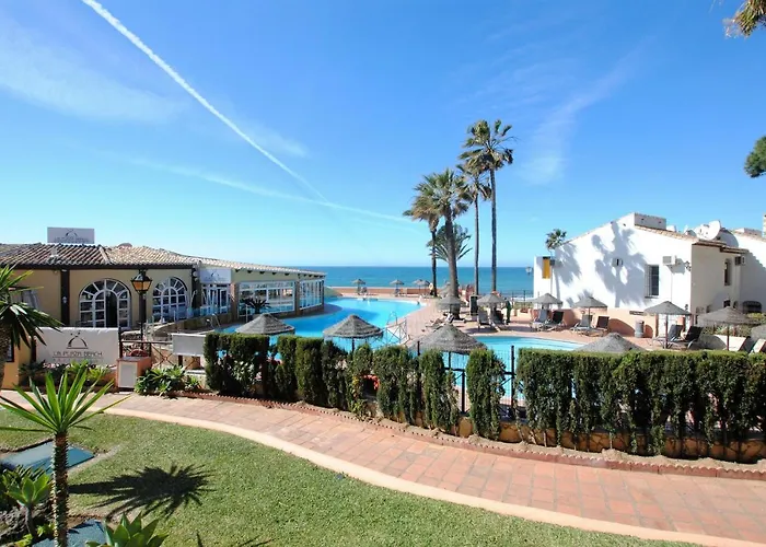 Dom wakacyjny Dona Lola Sandra - Frontline House With Full Sea Views Within A Short Drive To Marbella - Costa Del Sol Cs108 *